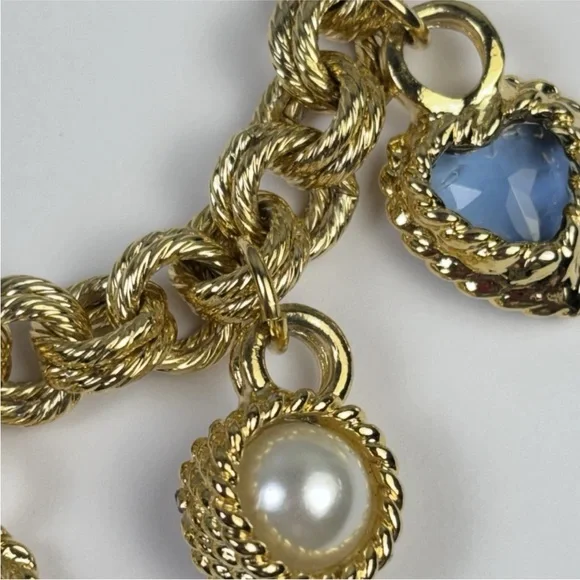 Vintage 80s Givenchy Lucite Charm Bracelet Chunky Heart Goldtone Runway SZ 6-3/4 - Picture 11 of 16